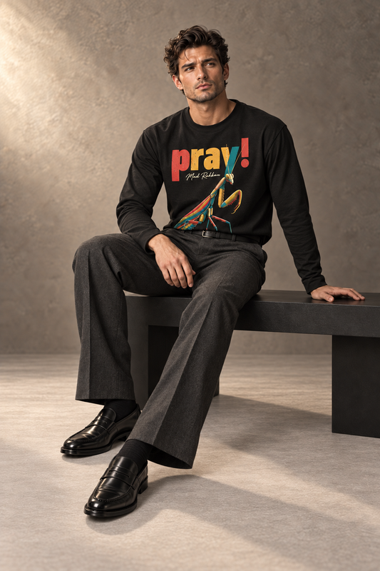 Pray Mantis Graphic Long-Sleeve T-Shirt – Black