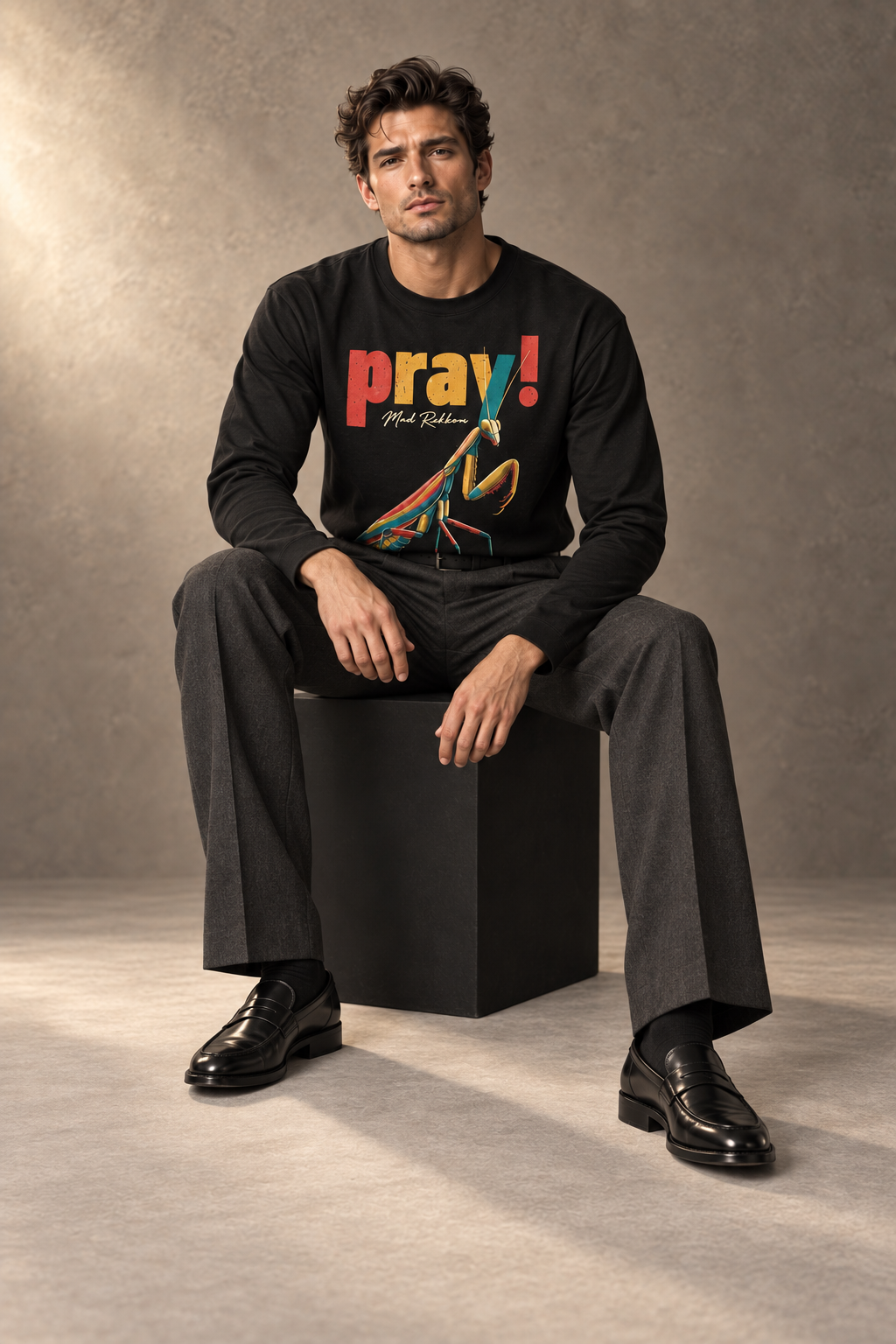 Pray Mantis Graphic Long-Sleeve T-Shirt – Black