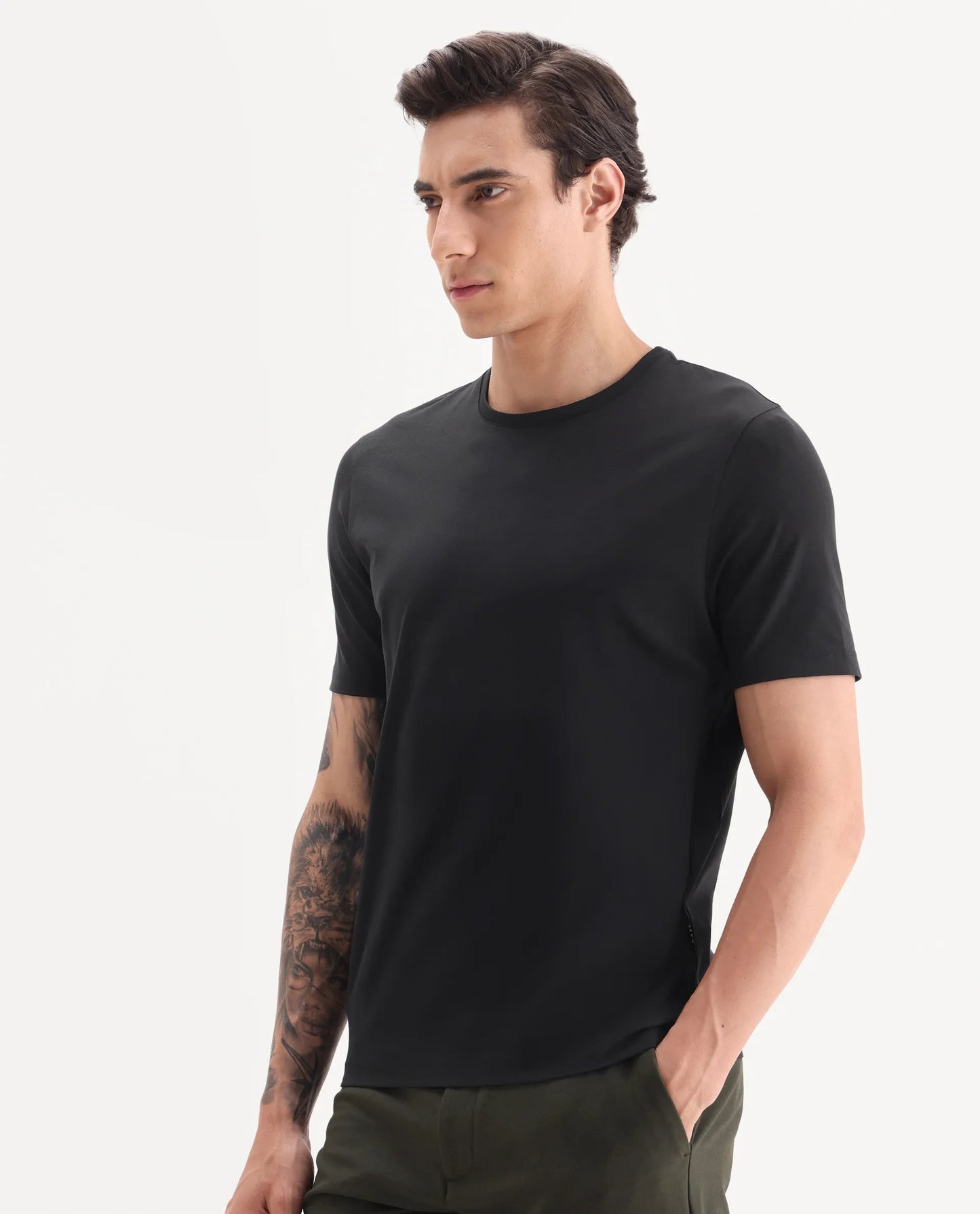 Men’s Premium Black Crew Neck T-Shirt – Regular Fit Everyday Essential